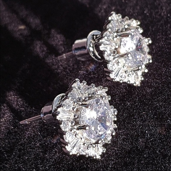 New Women’s Silver Plated Any occasion Diamond Earrings - Picture 6 of 6